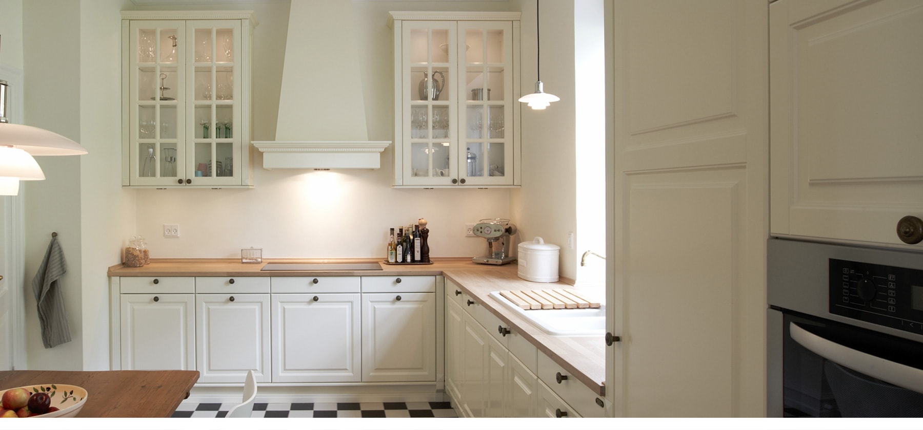 Joiner kitchenTHE ROMANTIC COUNTRY STYLE WITH HANDCRAFTED DETAILS